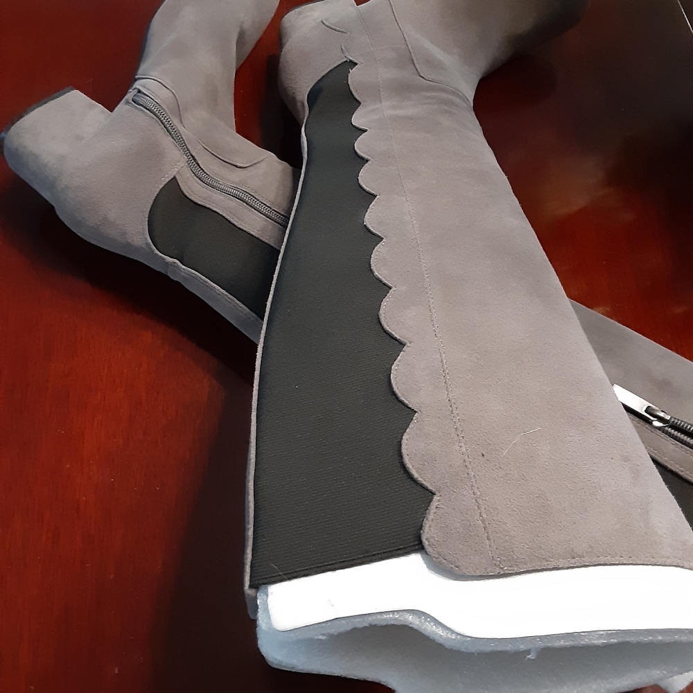 Boots - Picture 3 of 4
